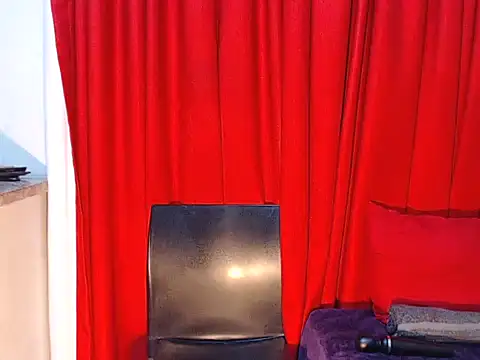 DarkDivva18 online show from May 6, 2026, 4:16 am