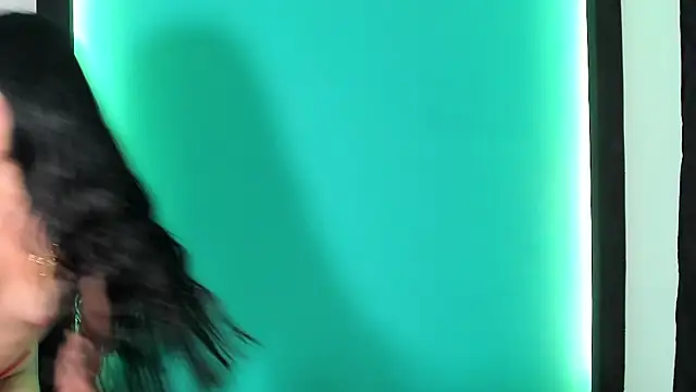 Snapshot of Emma_AH chatting on May 5, 2026, 3:59 pm Emma AH online show from May 5, 2026, 3:59 pm