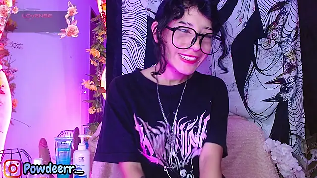 Snapshot of LeePowder chatting on March 31, 2026, 2:13 am LeePowder online show from March 31, 2026, 2:13 am