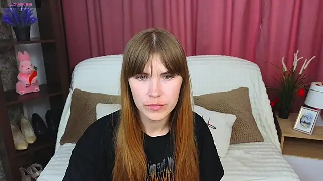 Snapshot of EmilyCuper_ chatting on July 4, 2026, 12:21 pm EmilyCuper online show from July 4, 2026, 12:21 pm