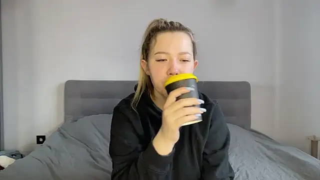 alyrasun online show from March 18, 2026, 6:16 am