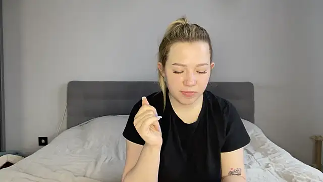 alyrasun online show from March 17, 2026, 6:38 am