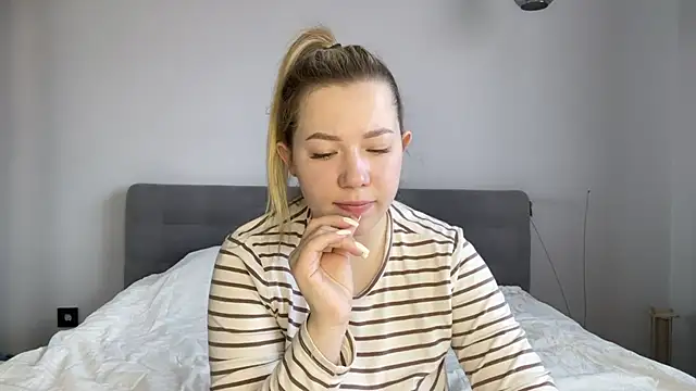 alyrasun online show from March 27, 2026, 6:22 am