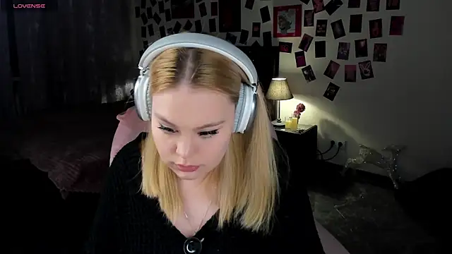 AmeliaMerris online show from April 28, 2026, 9:30 pm