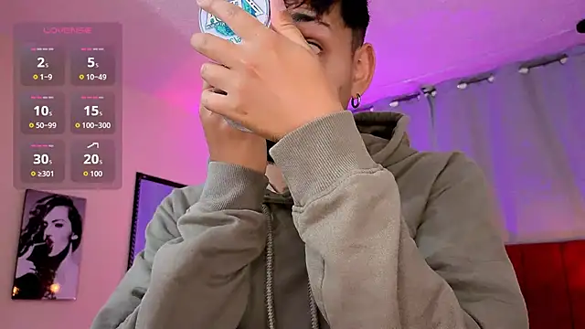 Mateo Valencia  online show from March 11, 2026, 1:16 pm