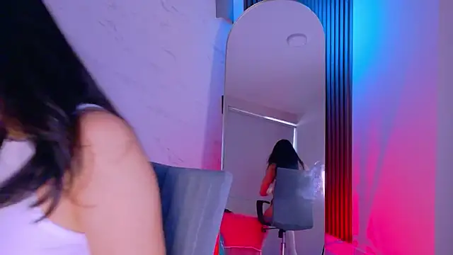 MiiaCullens online show from April 7, 2026, 12:18 pm