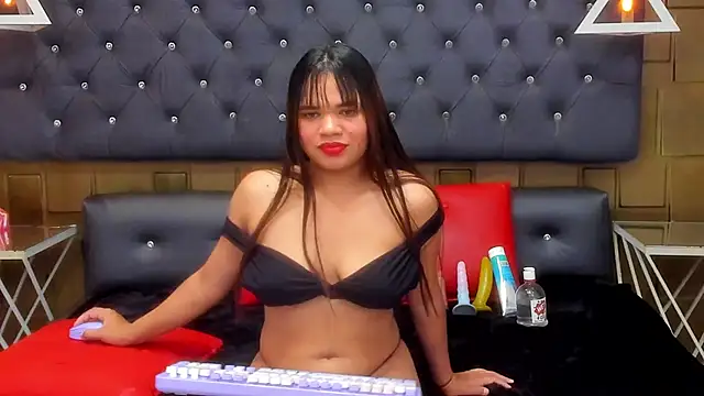 Snapshot of CaroBeltran chatting on May 11, 2026, 7:44 pm CaroBeltran online show from May 11, 2026, 7:44 pm