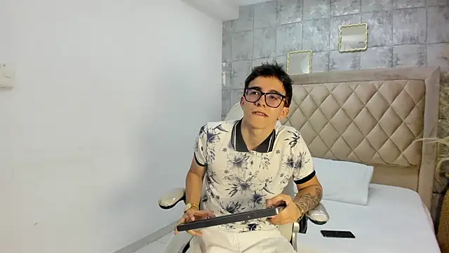 TylerCross  online show from March 21, 2026, 8:24 pm