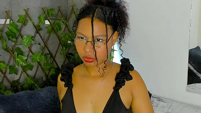 tatianasquirthot online show from March 26, 2026, 7:12 pm