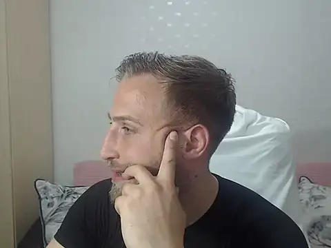 Snapshot of BlondEagleMuscle chatting on May 11, 2026, 9:12 pm BlondEagleMuscle online show from May 11, 2026, 9:12 pm