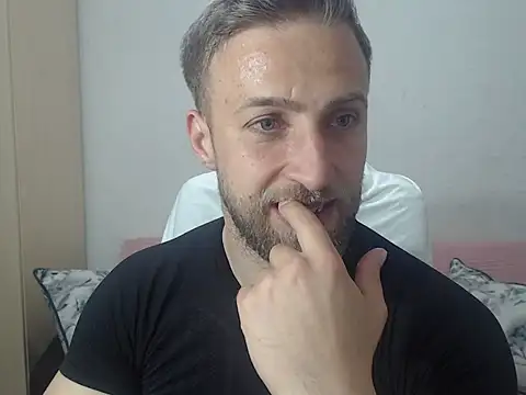 Snapshot of BlondEagleMuscle chatting on May 12, 2026, 9:54 pm BlondEagleMuscle online show from May 12, 2026, 9:54 pm