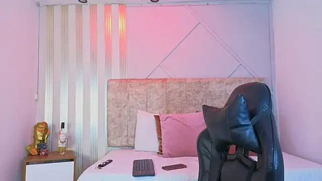 j belle  online show from April 5, 2026, 1:07 pm