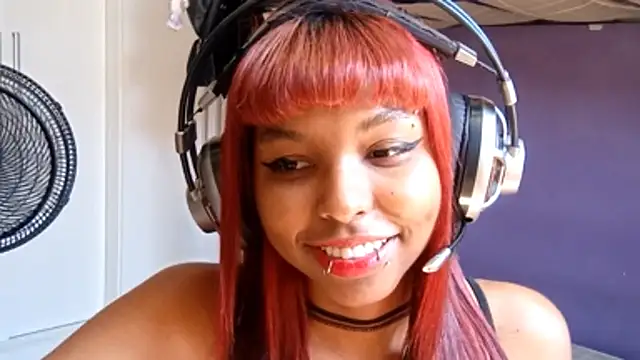 emilycloves online show from March 16, 2026, 2:10 pm