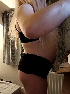 Alicia-Sissy-Smallz online show from February 6, 2026, 10:50 pm