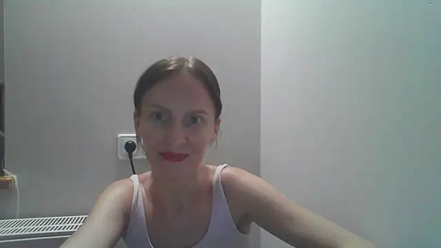 Snapshot of AnnaTight chatting on August 2, 2026, 8:28 pm AnnaTight online show from August 2, 2026, 8:28 pm