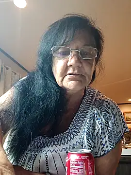 Snapshot of DearestOregano9999 chatting on April 5, 2026, 4:30 am DearestOregano9999 online show from April 5, 2026, 4:30 am