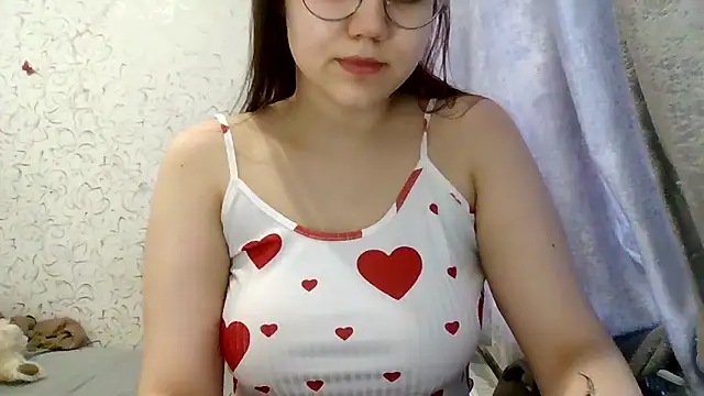 Aurora Breeze online show from April 21, 2026, 2:47 am