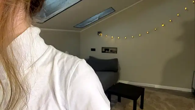 Snapshot of Kissme_Kira chatting on July 18, 2026, 6:05 pm Kissme Kira online show from July 18, 2026, 6:05 pm