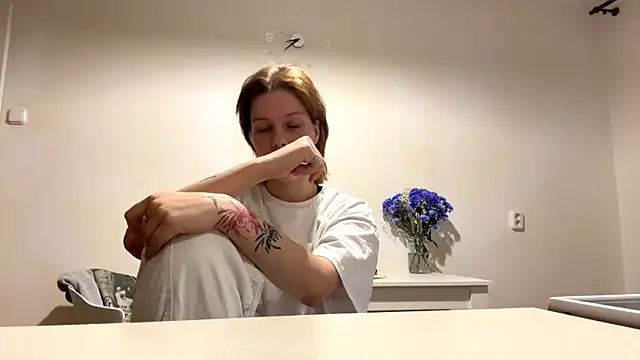 Snapshot of NgaFriebel chatting on March 9, 2026, 4:21 pm NgaFriebel online show from March 9, 2026, 4:21 pm