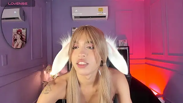 nikkita dragon  online show from April 30, 2026, 8:05 pm