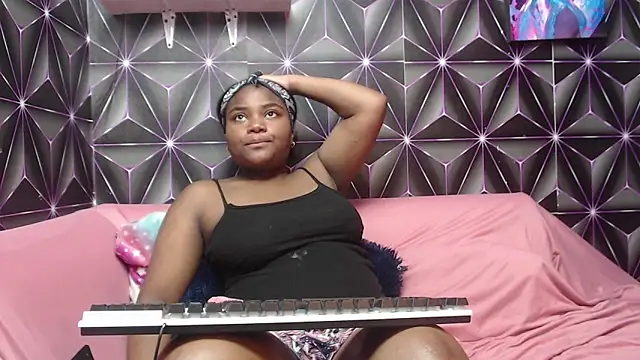 Candykss online show from May 15, 2026, 8:07 pm