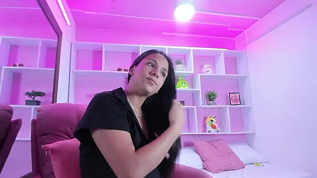 Sirenmoonnn online show from March 18, 2026, 1:57 pm