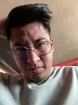 Snapshot of GoldenM95 chatting on March 12, 2026, 5:39 pm GoldenM95 online show from March 12, 2026, 5:39 pm