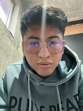 Snapshot of GoldenM95 chatting on March 18, 2026, 7:59 pm GoldenM95 online show from March 18, 2026, 7:59 pm