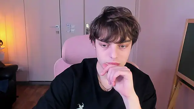 MaxVibee online show from March 7, 2026, 6:35 pm