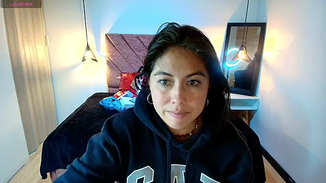 Amanda Fox   online show from April 15, 2026, 7:51 pm