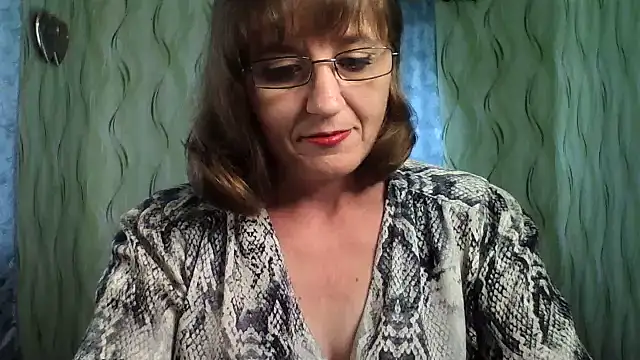 Alisaprice077 online show from June 22, 2026, 1:52 pm