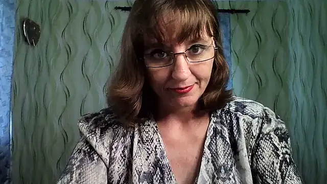 Alisaprice077 online show from July 5, 2026, 10:11 am