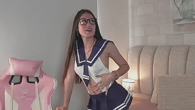 Snapshot of Alanna-Rosse chatting on May 11, 2026, 4:04 pm Alanna-Rosse online show from May 11, 2026, 4:04 pm