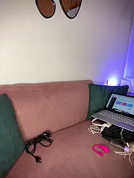 chanell pinkk online show from April 21, 2026, 1:28 pm