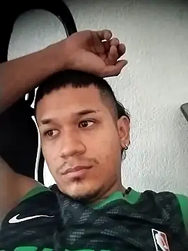 Snapshot of Paisa__Col77 chatting on March 7, 2026, 6:02 pm Paisa Col77 online show from March 7, 2026, 6:02 pm