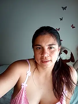 Snapshot of BettyBoo_w chatting on May 1, 2026, 2:44 pm BettyBoo w online show from May 1, 2026, 2:44 pm