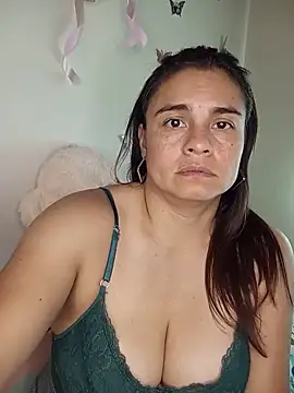 Snapshot of BettyBoo_w chatting on June 3, 2026, 2:33 pm BettyBoo w online show from June 3, 2026, 2:33 pm