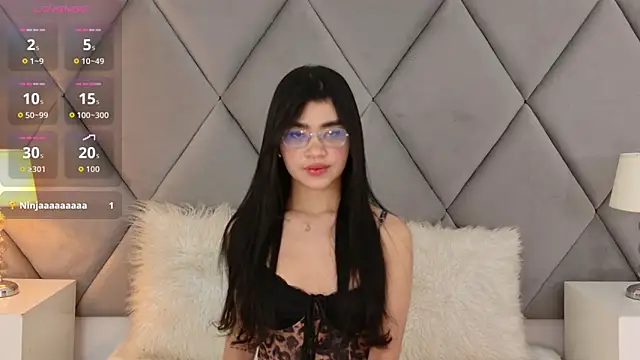 Snapshot of OliviaDiaz chatting on April 25, 2026, 8:17 pm OliviaDiaz online show from April 25, 2026, 8:17 pm