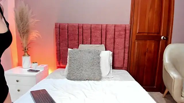 FreyaCameron online show from March 26, 2026, 1:20 pm