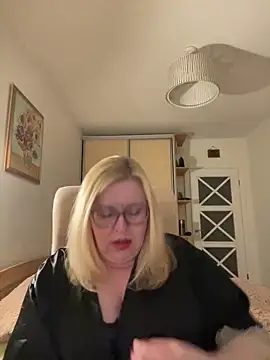 JanieLight53 online show from May 6, 2026, 7:29 pm
