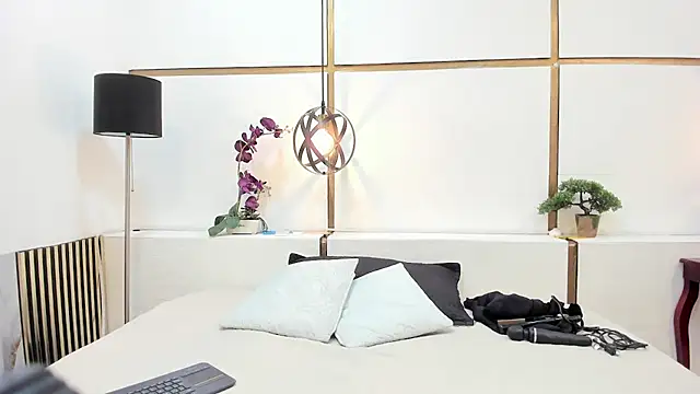 BrendaCantorel online show from March 31, 2026, 11:56 am