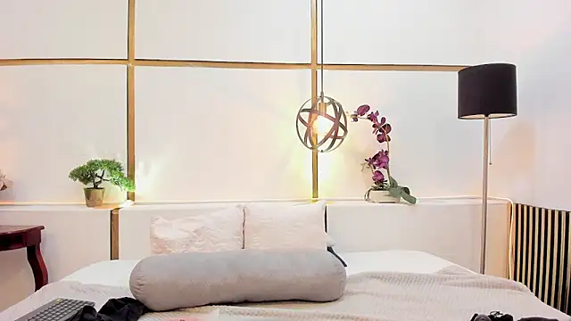 BrendaCantorel online show from April 13, 2026, 12:09 pm