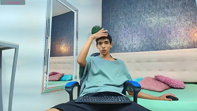 Snapshot of ValeriHot_1 chatting on July 15, 2026, 7:54 pm ValeriHot 1 online show from July 15, 2026, 7:54 pm