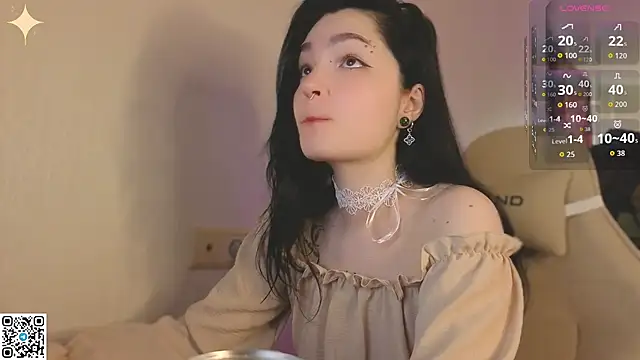 Snapshot of Luna_Moon13 chatting on May 6, 2026, 3:21 am Luna Moon13 online show from May 6, 2026, 3:21 am