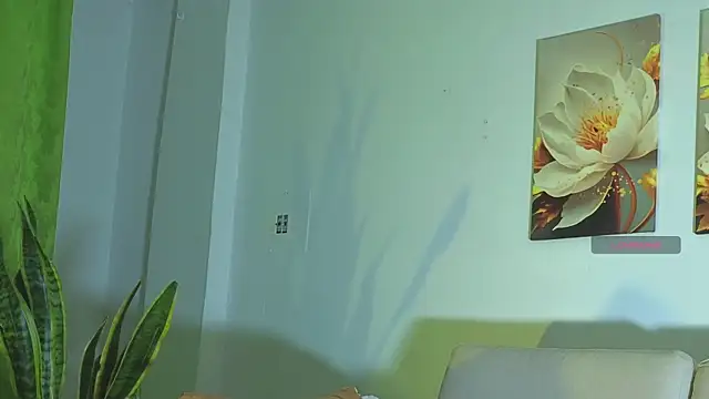 Viioletcollins online show from April 15, 2026, 11:05 pm