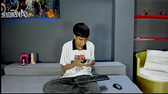 Snapshot of Ender_h0tt chatting on July 2, 2026, 8:37 pm Ender h0tt online show from July 2, 2026, 8:37 pm