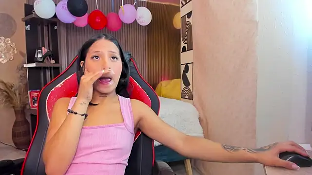 ZaraLuciana online show from April 23, 2026, 11:49 am