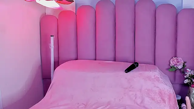 ZaraLuciana online show from April 2, 2026, 12:56 pm