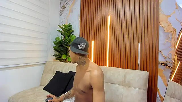 Jonathan Guzman  online show from March 12, 2026, 5:02 am