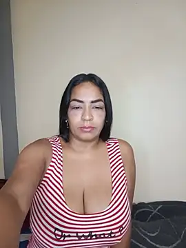 Snapshot of Carolinna chatting on June 25, 2026, 2:33 pm Carolinna online show from June 25, 2026, 2:33 pm